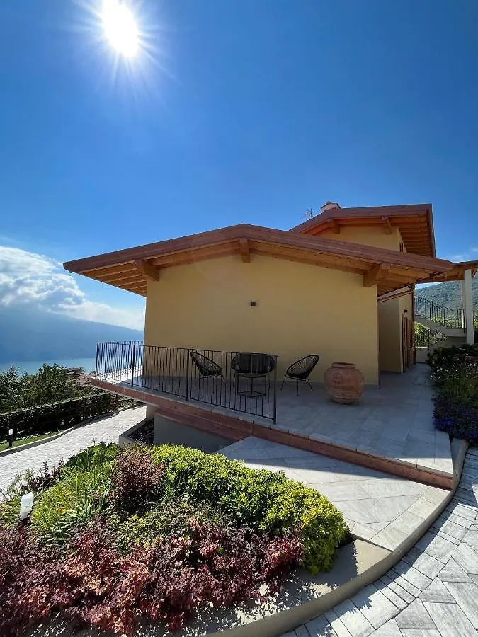 La Terrazza Sul Lago, 提尼亚类